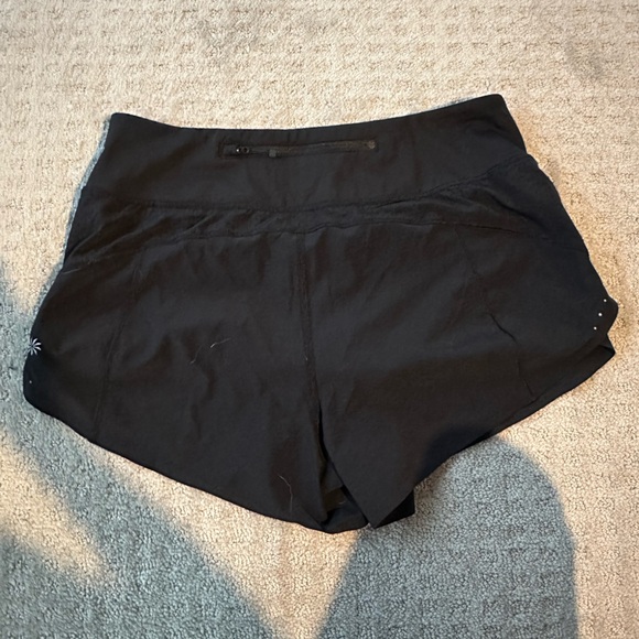 Athleta Run With It 3.5” Short - Picture 4 of 4